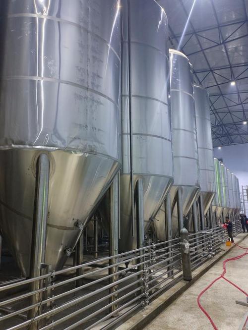 专业啤酒设备生产厂家 制作、安装、培训一站式服务，助力酒店自酿啤酒项目